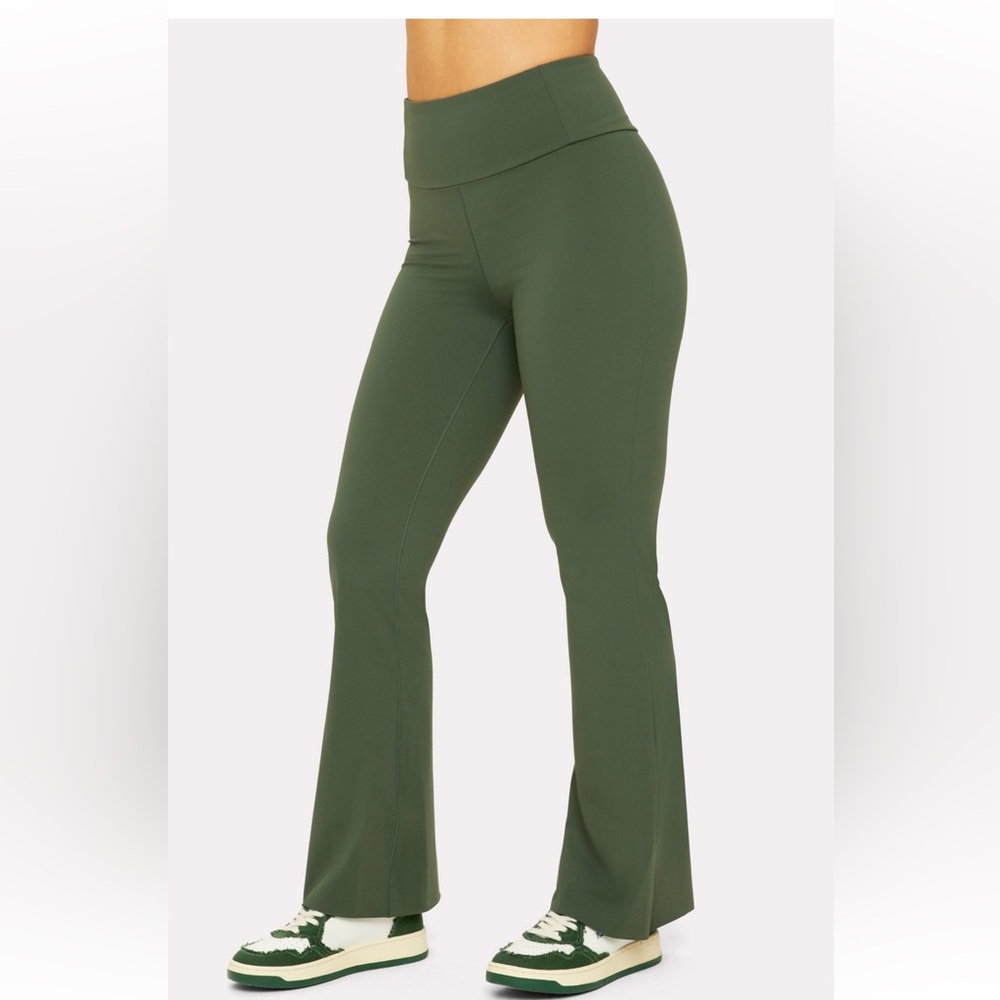 Ultra-Smooth Flare Legging